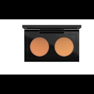 MAC CosmeticStudio Finish Concealer Duo
NW40-NC45